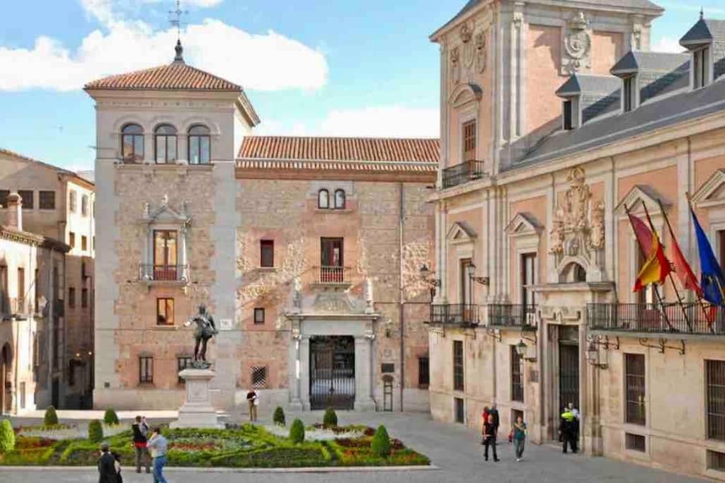 El Apartamento En Opera Palacio Real Madrid Bagian luar foto
